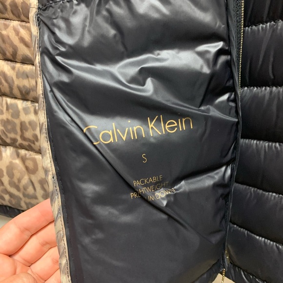 Calvin Klein lightweight puffer jacket - Picture 3 of 6